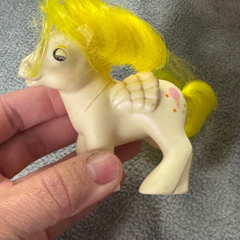 Vintage G1 My Little Pony Baby Lullabye Nursery Pony Yellow Hair Hong Kong 3in